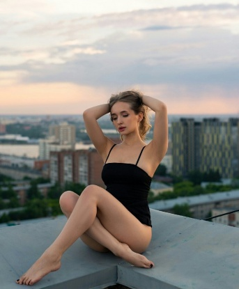Живу в Москве и знаю все ее горячие места. 💋
Я креативна и нежна, с опытом, который меня превращает в истинную мастерицу в постели. Позволь мне сделать моменты сексуального блаженства незабываемыми для тебя. 😈
Мои услуги превосходят грани обыденности: встречи на высшем уровне, глубокий французский поцелуй, эротический массаж, страстный секс в разных позах и многое другое. 🌹
Я обладаю потрясающими формами и сексуальностью, которая заставит твое сердце биться быстрее. Разумеется, все мои фото настоящие. 📸
Мое обаяние и интеллект позволят нам провести незабываемое время не только в постели, но и за пределами спальни. Обещаю, ты не пожалеешь! 💥
Прочитай отзывы о моем сервисе - они говорят сами за себя. 😍 Так что, дорогой, не жди, позвони мне прямо сейчас и погрузись в мир наслаждения и страсти вместе со мной! 🔥 Дарина